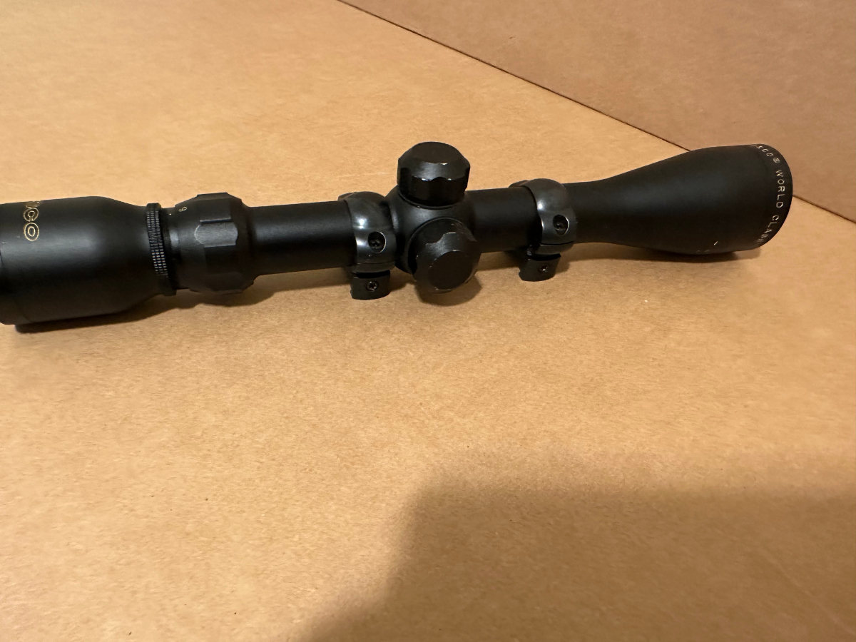 NICE PRE OWNED TASCO WORLD CLASS 3 9X40 RIFLE SCOPE WITH RINGS IN GREAT