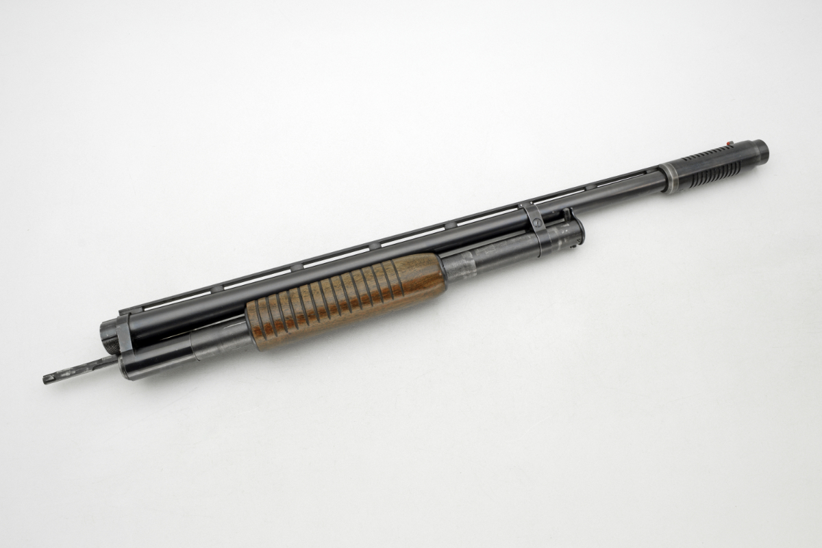 WINCHESTER MODEL 12 PUMP ACTION SHOTGUN RIBBED BARREL & FOREARM