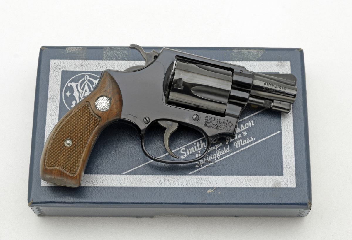 Smith And Wesson Model 37 Chiefs Special Airweight 5 Shot Revolver Caliber 38 Special And Box 6776