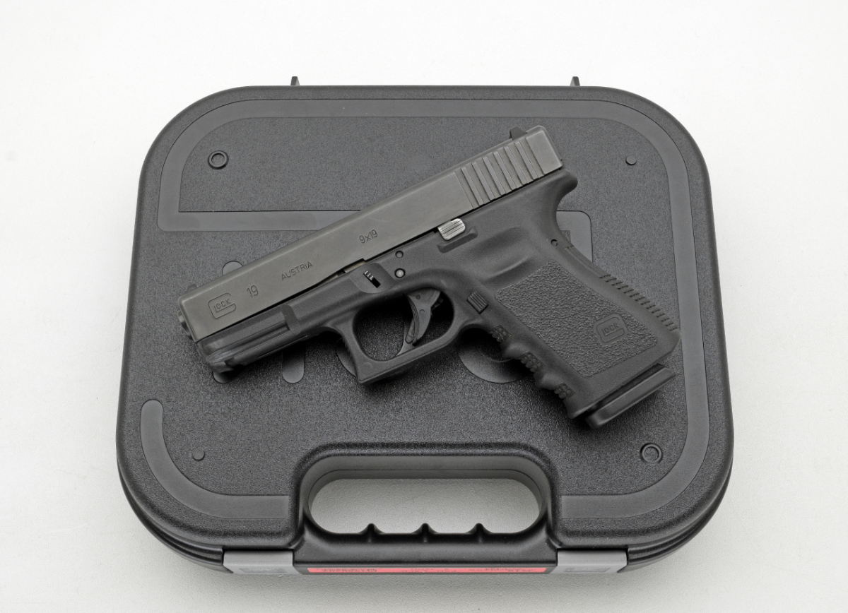 GLOCK MODEL 19 SEMI AUTO PISTOL HIGH CAPACITY MAG CALIBER 9MM & BOX