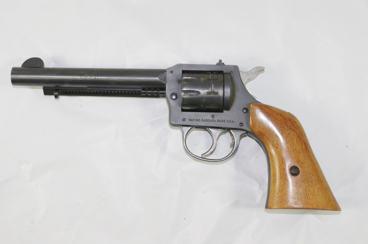 Harrington Richardson H R Model 949 Double Action 9 Shot 5 5 Brl harrington-richardson-h-r-model-949-double-action-9-shot-5-5-brl