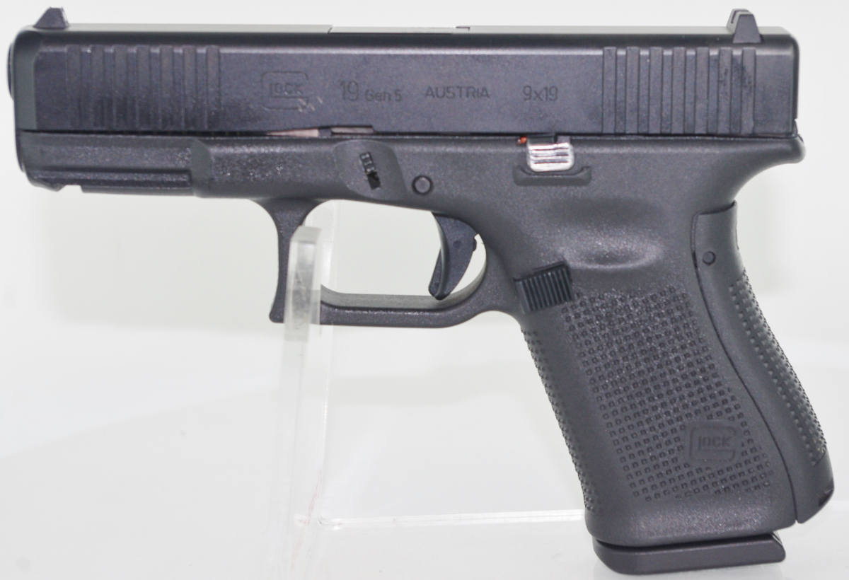 Glock Model 19 Gen 5 With 15 Rnd Factory Mag. Great Pistol 9mm Luger ...