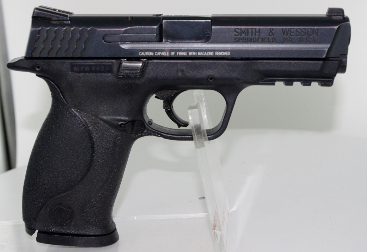 Smith & Wesson M&P40 Model Black Finish Stainless 15 RND MAGAZINE .40 S&W - Picture 1
