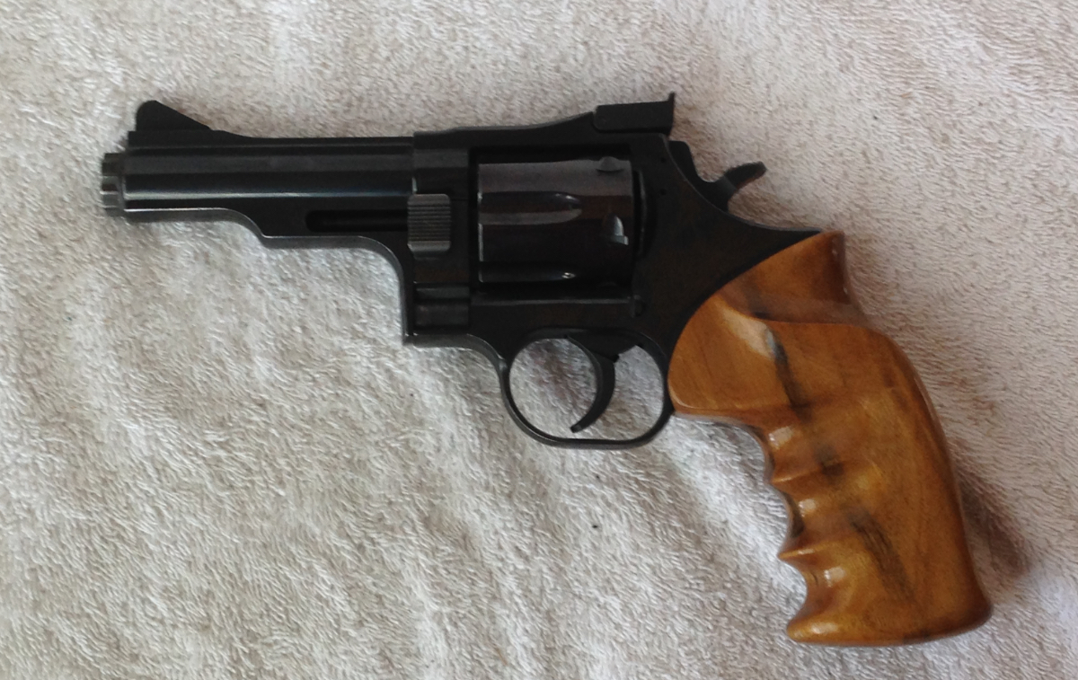 .357. MAGNUM CTG MODEL NO. W12 Dan Wesson ARMS 4-INCH BARREL 4970 HANDGUN / 0613-3 .357 Magnum - Picture 1