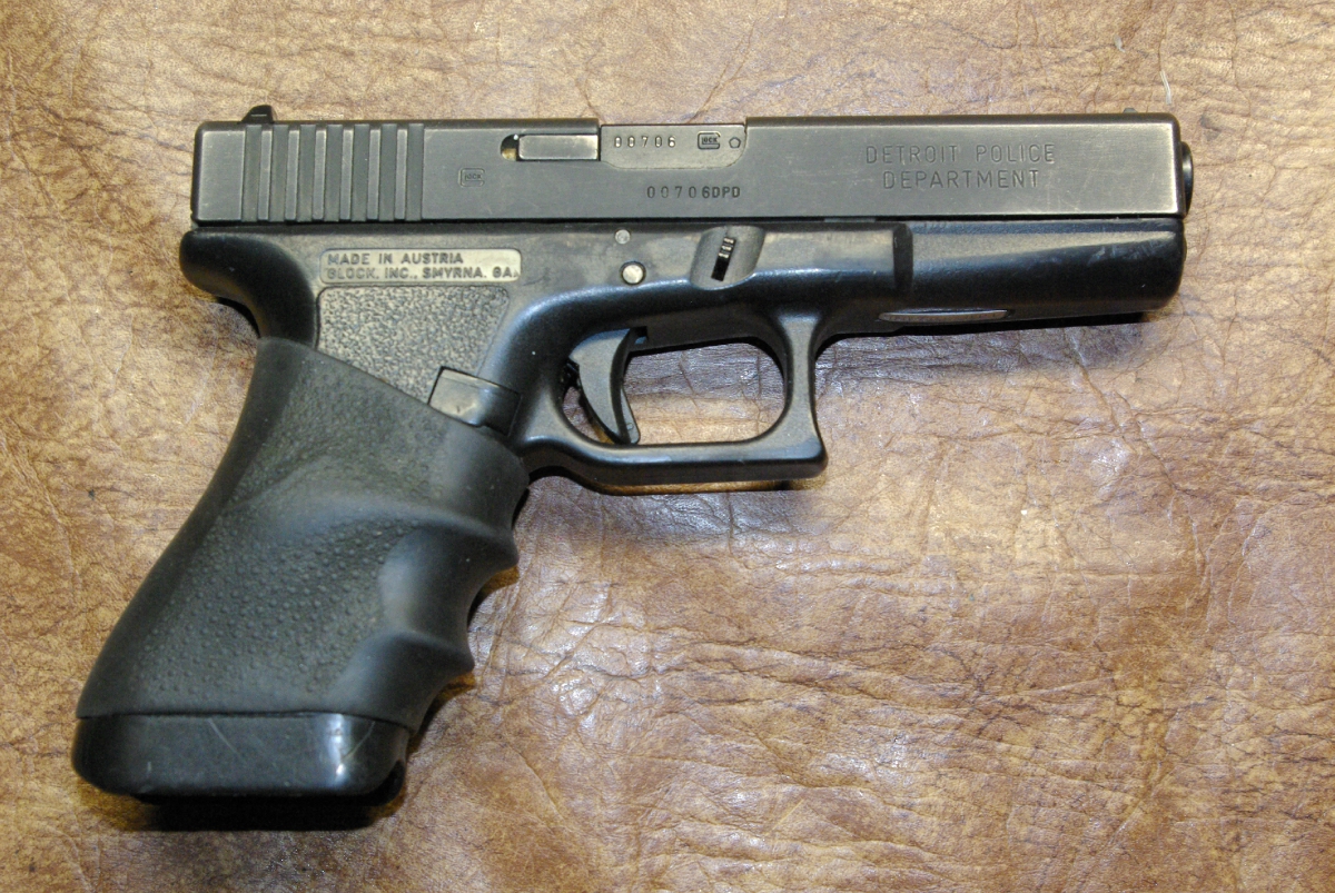 Glock, Inc. - 22 Standard Fixed Sights  Detroit PD Service Weapon   3 Correct Glock Magazines - Picture 3