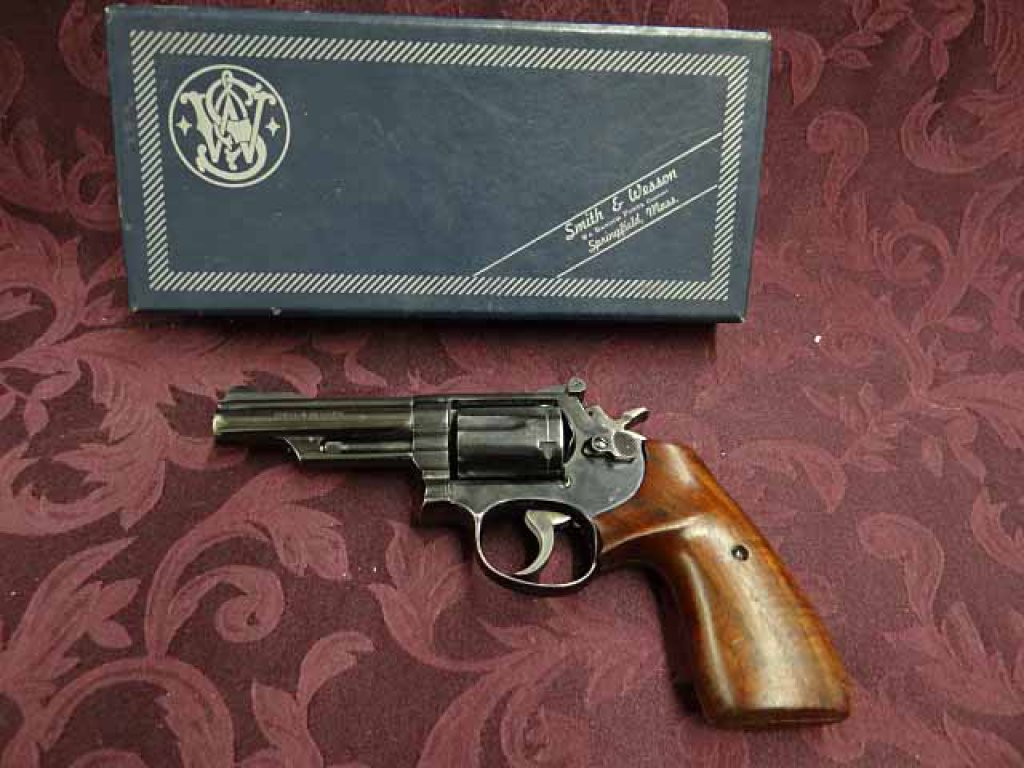 Smith & Wesson - MODEL 19-3, 4 Smith & Wesson - MODEL 19-3, 4