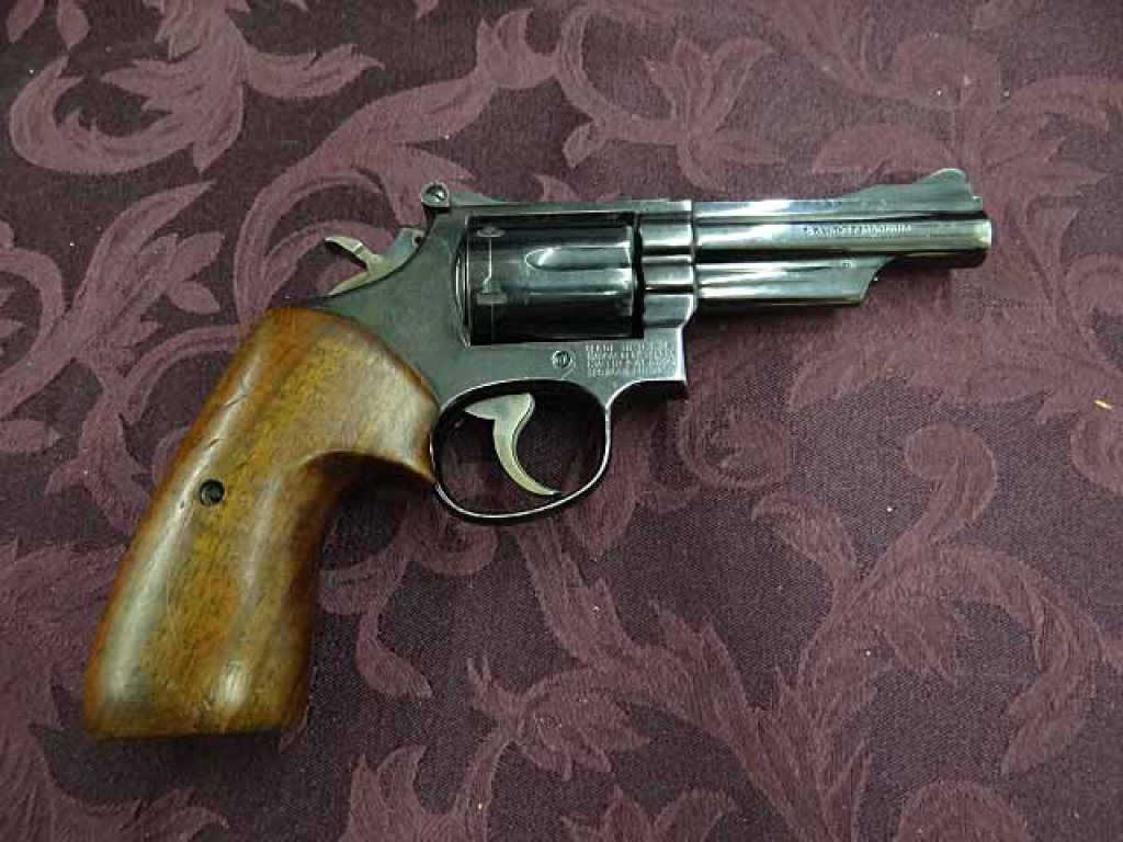 Smith & Wesson - MODEL 19-3, 4 Smith & Wesson - MODEL 19-3, 4