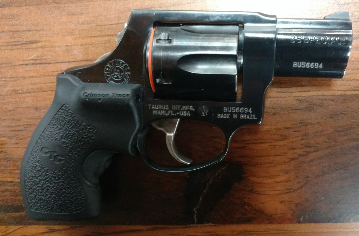 Taurus 2 856 Bobbed Hammer Crimson Trace Laser Grips Blue Steel Excellent Pocket Carry Revolver 38 Special For Sale At Gunauction Com