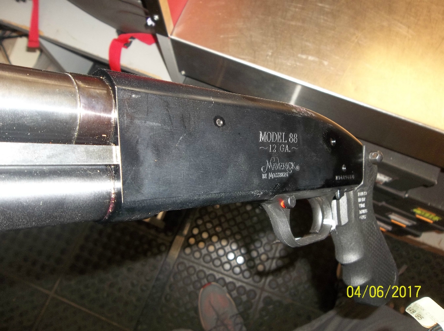 MAVERICK by Mossberg Model 88 pistol grip Picture 5