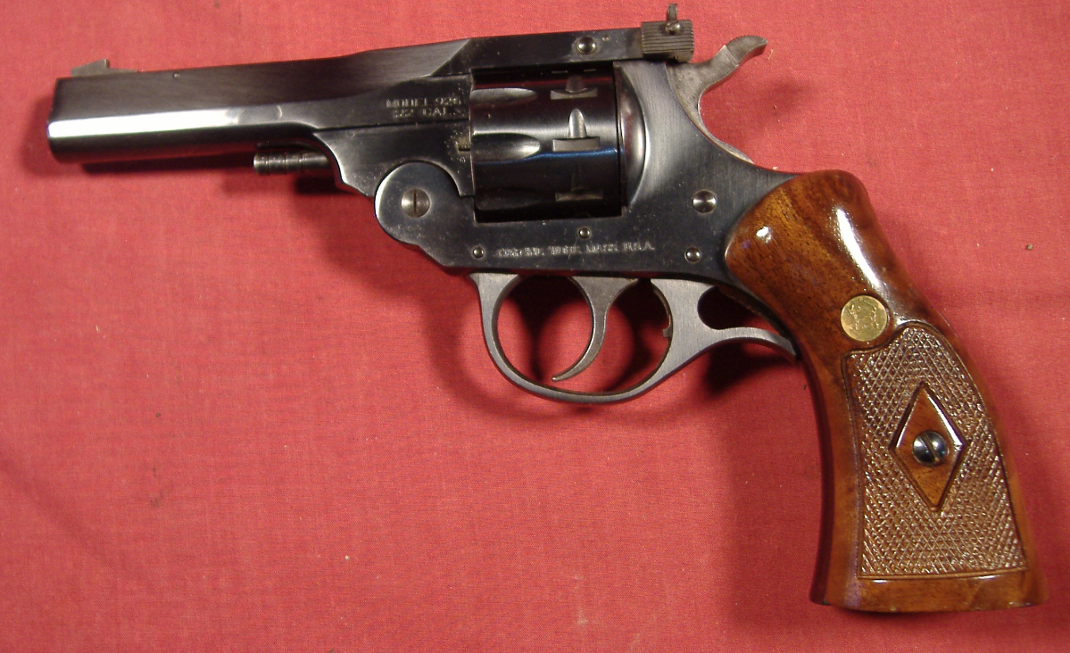 Harrington & Richardson Model 926 First Model, 9 Shot, 4