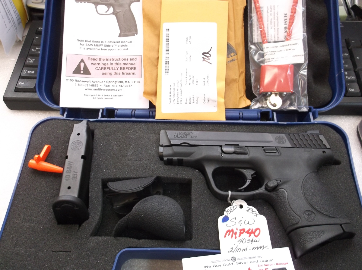 Smith & Wesson - Model M&P 40 Compact Original Hard Case, Manual, Back  Straps