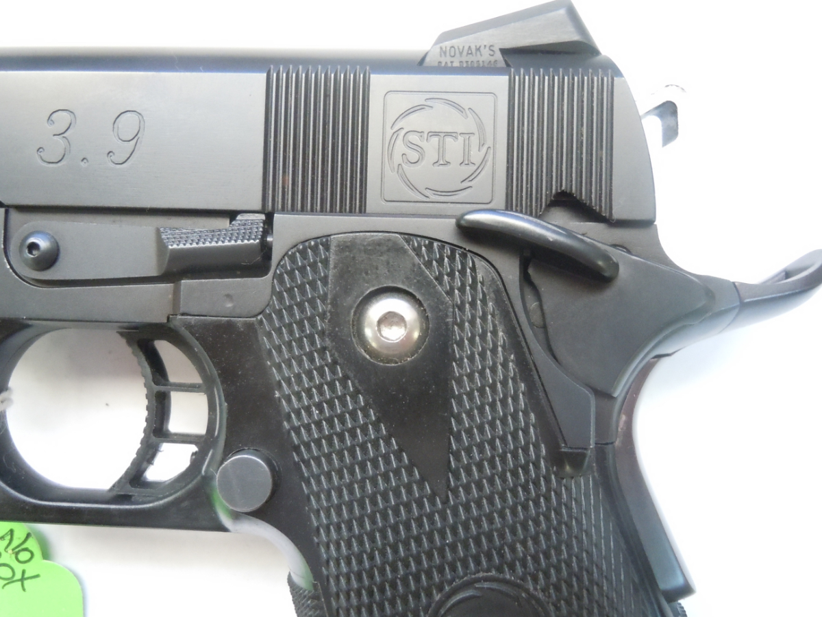 STI Guns Model Falcon 3.9 three 11 round magazines Very clean