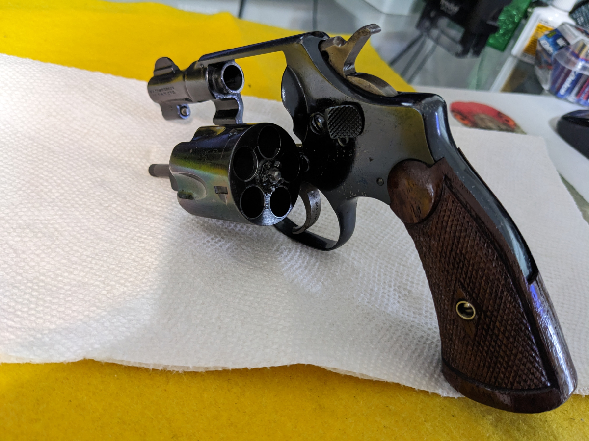 Smith & Wesson Chiefs snob nose 2 inch barrel It has pin barrel single bar front site and checkered wood grips old style .38 Special - Picture 9