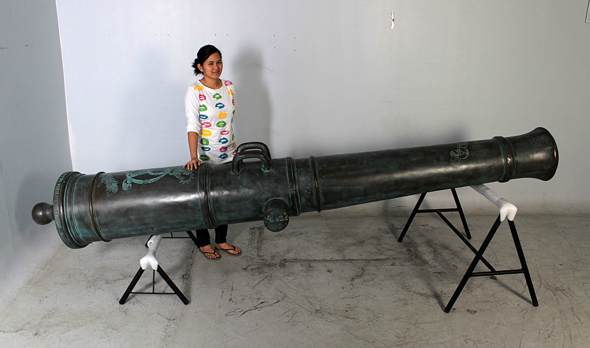 12 ft spanish cannon 1778 with wood carriage resin replica