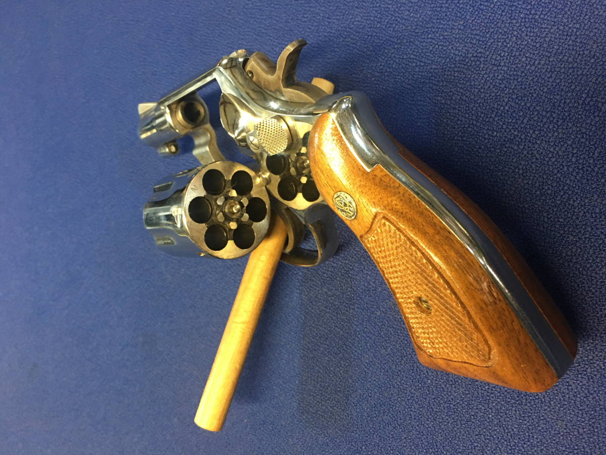 SMITH & WESSON NICKEL 10-5 WITH FACTORY BOX & PAPERS CHAMBERED IN .38 Special - Picture 3
