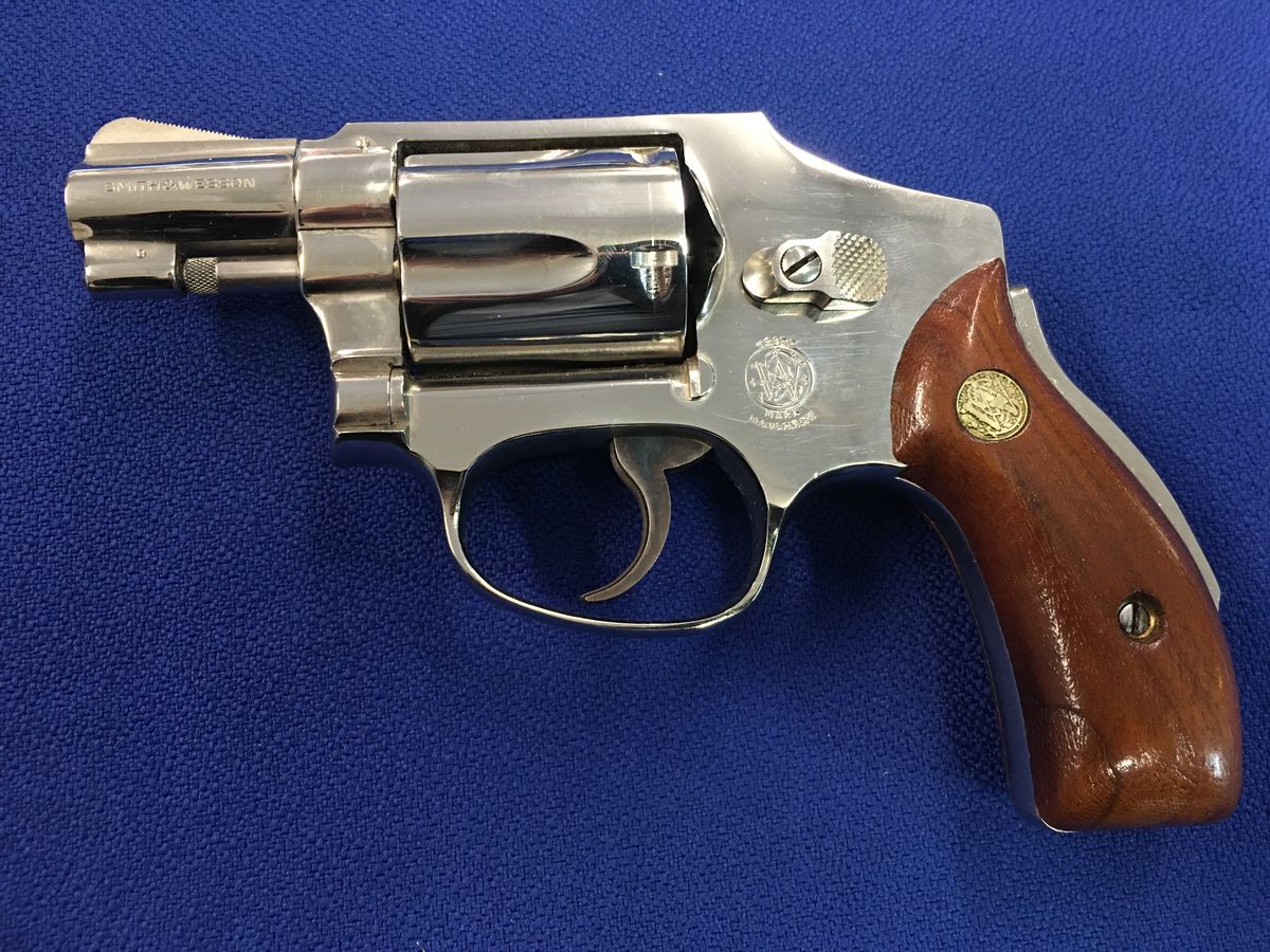 Smith & Wesson MODEL 40, COMES W/ FACTORY BOX & PAPERS, CHAMBERED IN .38 Special - Picture 2