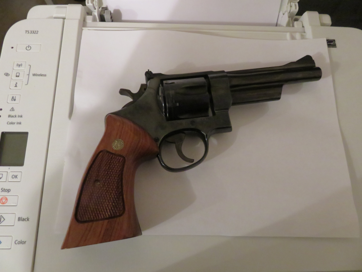 Smith & Wesson like new 357 mag., serial # BET9662, model 27-5, only 50 rds put down range, blue, this one will do the job when needed .357 Magnum - Picture 5