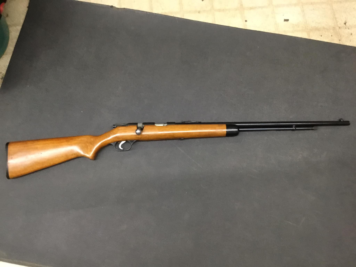 Stevens 86C vintage.22 in great condition. Shoots to poa .22 LR ...