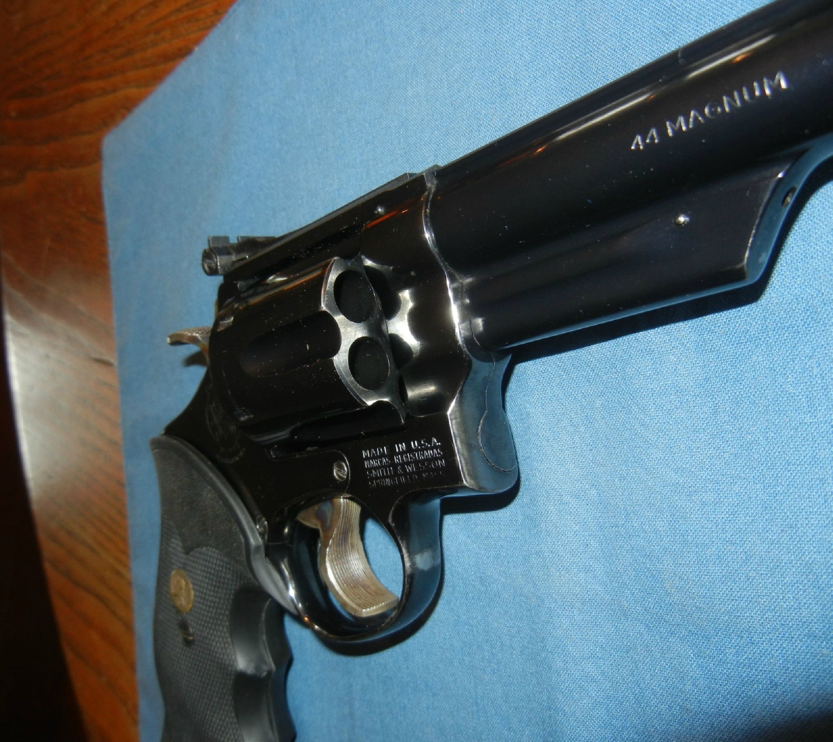 - Smith & Wesson Model 29-2 In Original Wood Box  8 3/8 Inch Barrel Pachmayr Grips Very Good - Picture 3  - Smith & Wesson Model 29-2 In Original Wood Box  8 3/8 Inch Barrel Pachmayr Grips Very Good - Picture 3