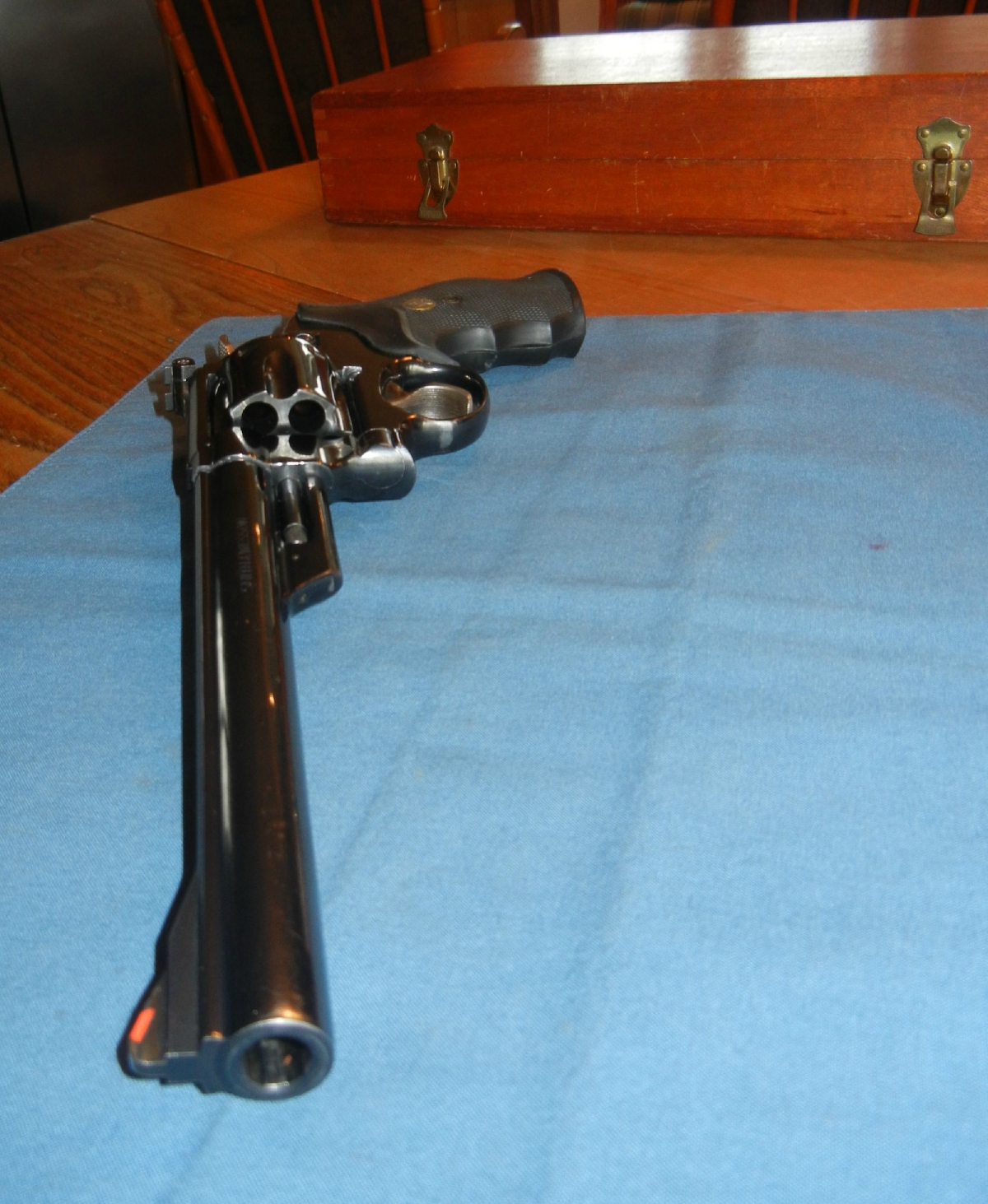 - Smith & Wesson Model 29-2 In Original Wood Box  8 3/8 Inch Barrel Pachmayr Grips Very Good - Picture 5  - Smith & Wesson Model 29-2 In Original Wood Box  8 3/8 Inch Barrel Pachmayr Grips Very Good - Picture 5