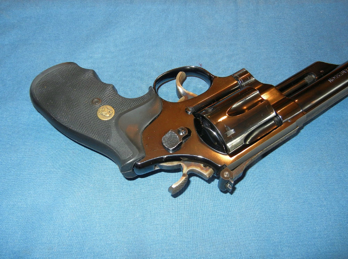 - Smith & Wesson Model 29-2 In Original Wood Box  8 3/8 Inch Barrel Pachmayr Grips Very Good - Picture 7  - Smith & Wesson Model 29-2 In Original Wood Box  8 3/8 Inch Barrel Pachmayr Grips Very Good - Picture 7