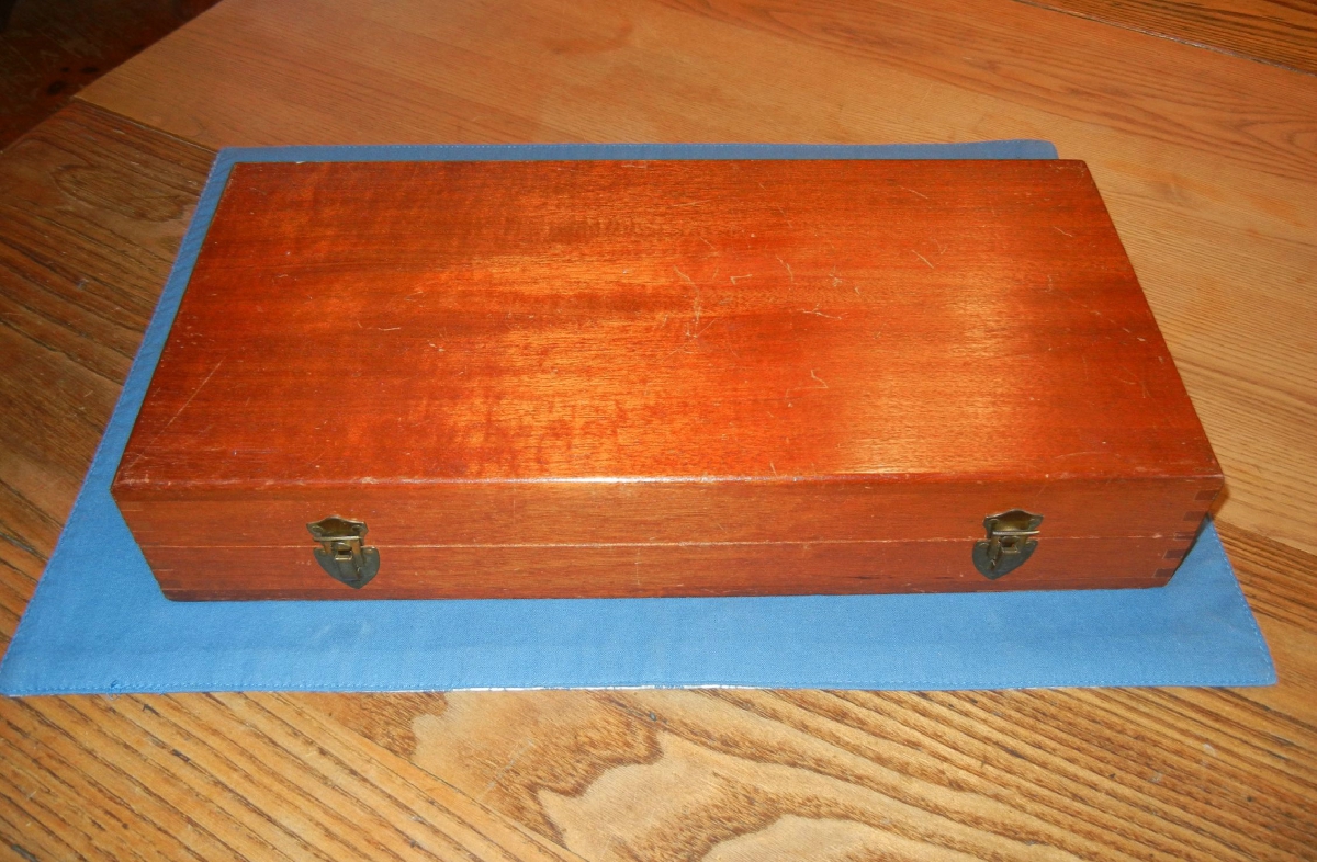 - Smith & Wesson Model 29-2 In Original Wood Box  8 3/8 Inch Barrel Pachmayr Grips Very Good - Picture 9  - Smith & Wesson Model 29-2 In Original Wood Box  8 3/8 Inch Barrel Pachmayr Grips Very Good - Picture 9