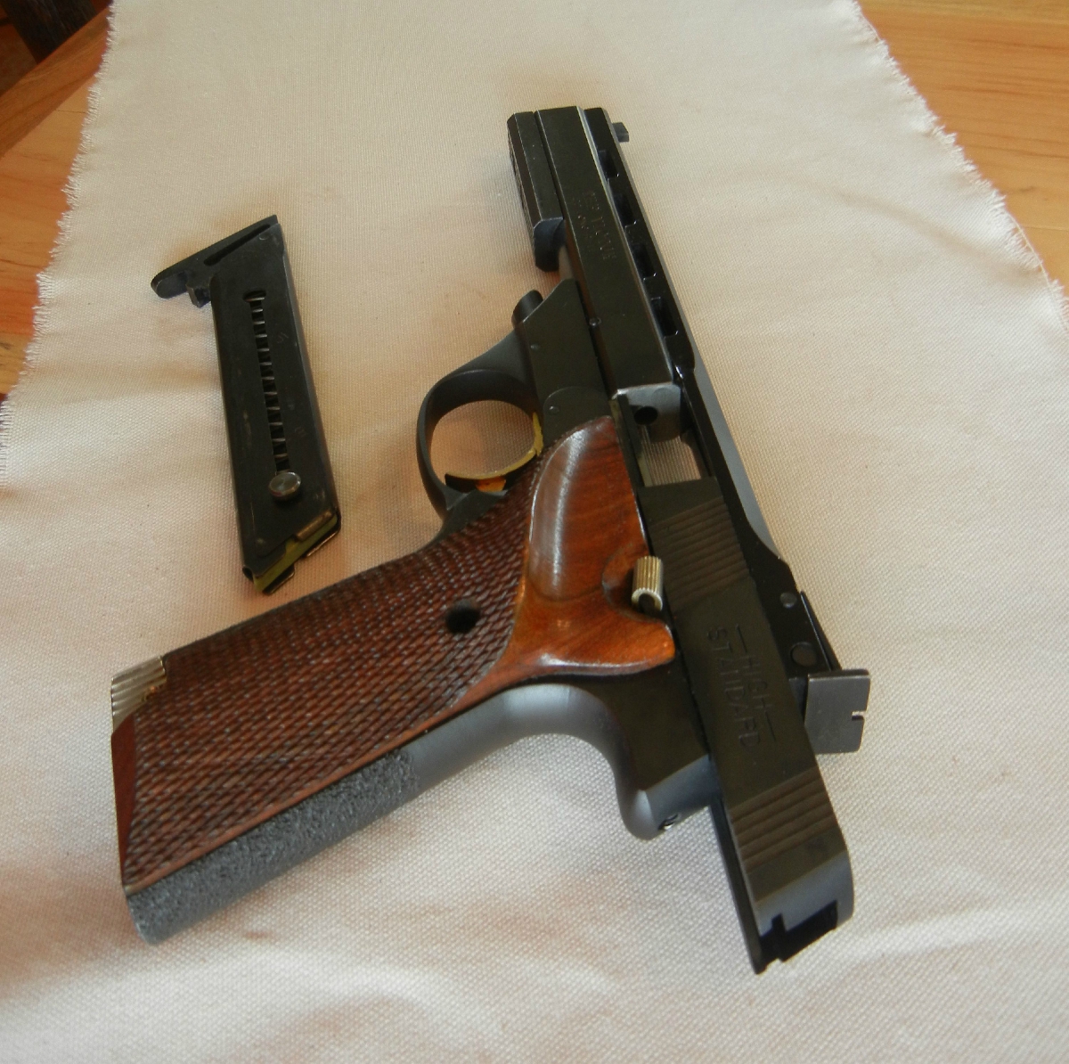 High Standard The Victor / Semi- Auto .22lr Pistol / Hamden Ct ...