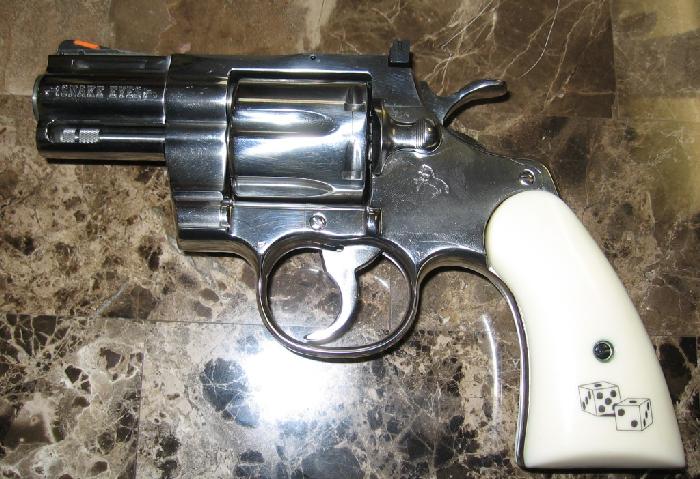 Colt Python Snake Eyes Set One Of 500 In Display Case For Sale at ...