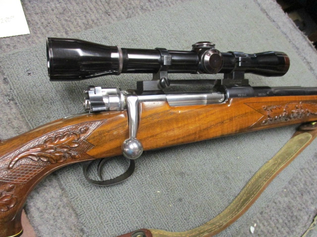 FABRIQUE NATIONALE - EARLY POST WW2 COMMERCIAL HUNTING RIFLE. FANTASTIC BLUE, WONDERFUL STOCK. - Picture 1