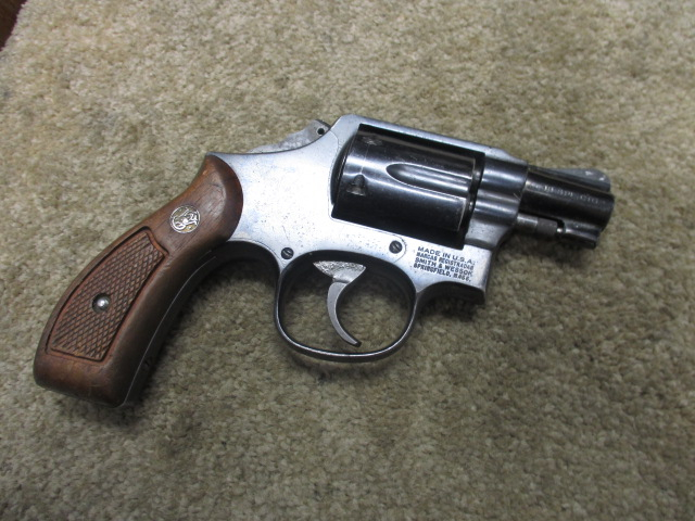 Smith & Wesson MODEL 10-7. WITH 2 INCH BARREL MARKED 38. 357 MAGNUM CYLINDER. BOBBED HAMMER. ROUND BUTT .357 Magnum - Picture 2