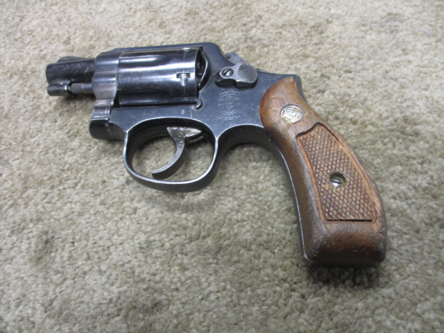 Smith & Wesson MODEL 10-7. WITH 2 INCH BARREL MARKED 38. 357 MAGNUM CYLINDER. BOBBED HAMMER. ROUND BUTT .357 Magnum - Picture 9