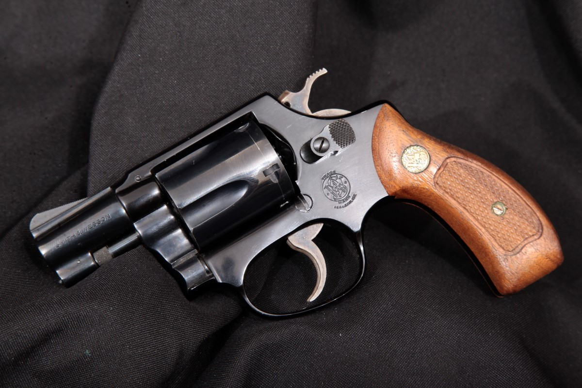 Smith & Wesson S&W Model 37 The .38 Chiefs Special Airweight, Blue ...