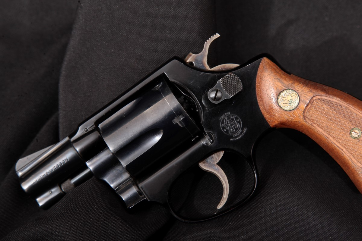 Smith And Wesson Sandw Model 37 The 38 Chiefs Special Airweight Blue And Black 2 Pinned Barrel Sa 1072