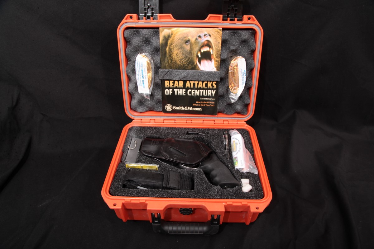 Smith & Wesson S&W Model 500 M500 Emergency Survival Tool Kit