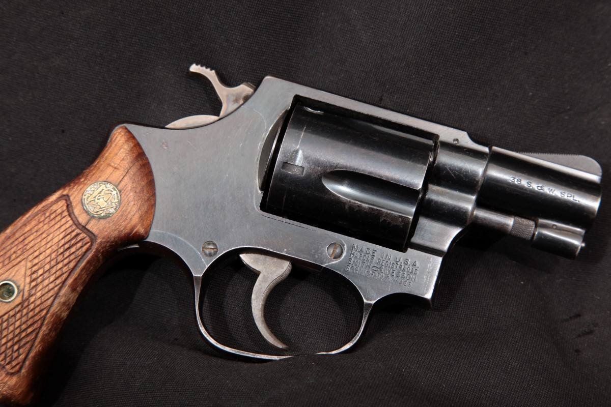 Smith & Wesson S&W Model 36 The .38 Chiefs Special, Blue 2