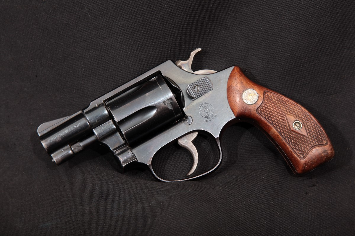 Smith & Wesson S&W Model 36 The .38 Chiefs Special, Blue 2