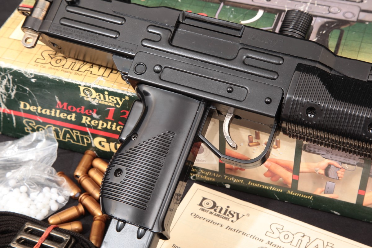 Daisy Model 13 Detailed Replica Uzi, Black 6 Magazine Fed Spring