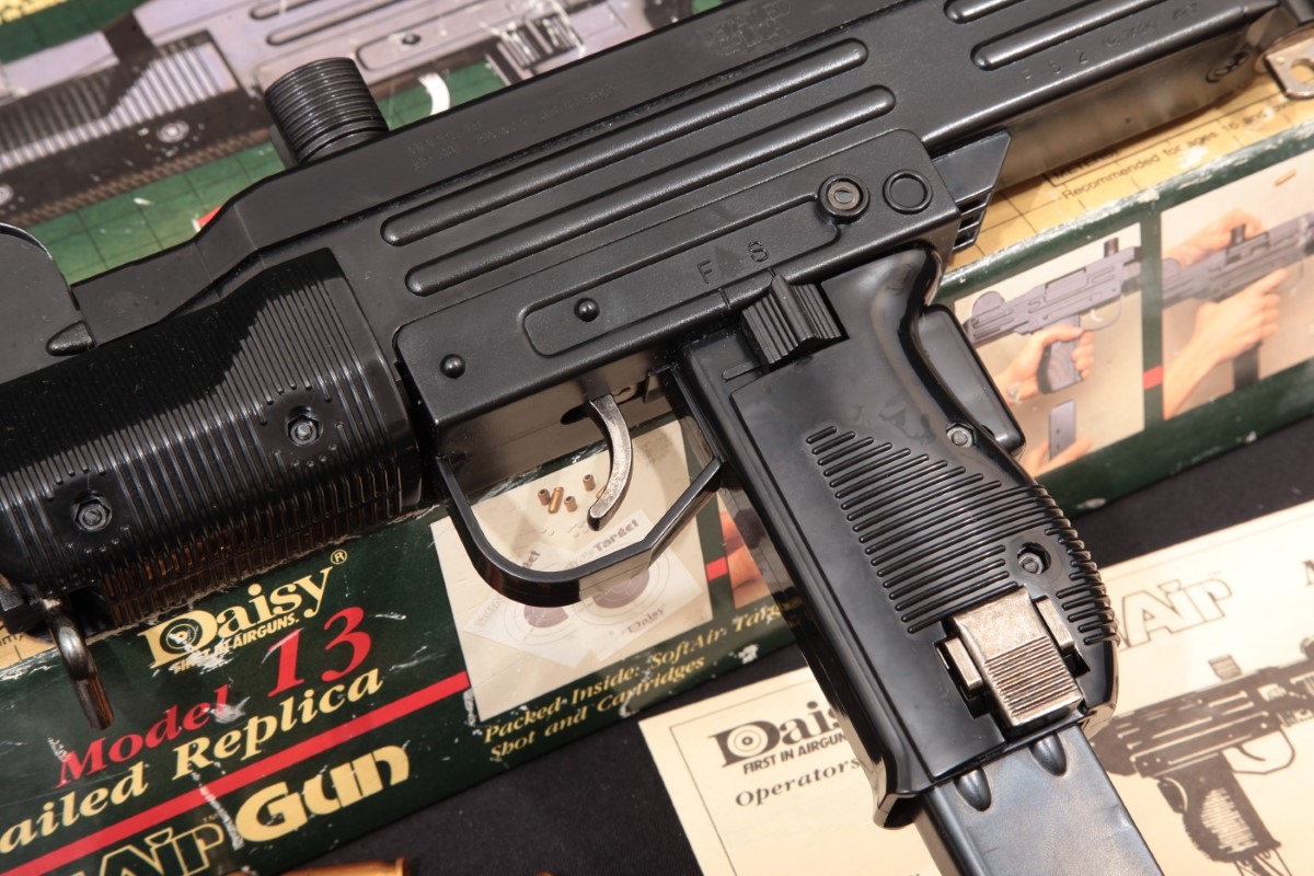 Daisy Model 13 Detailed Replica Uzi, Black 6 Magazine Fed Spring