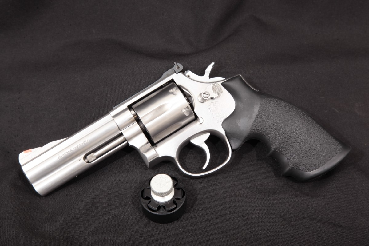 Smith And Wesson Sandw Model 686 3 Distinguished Combat Magnum Stainless 4 Sada Double Action