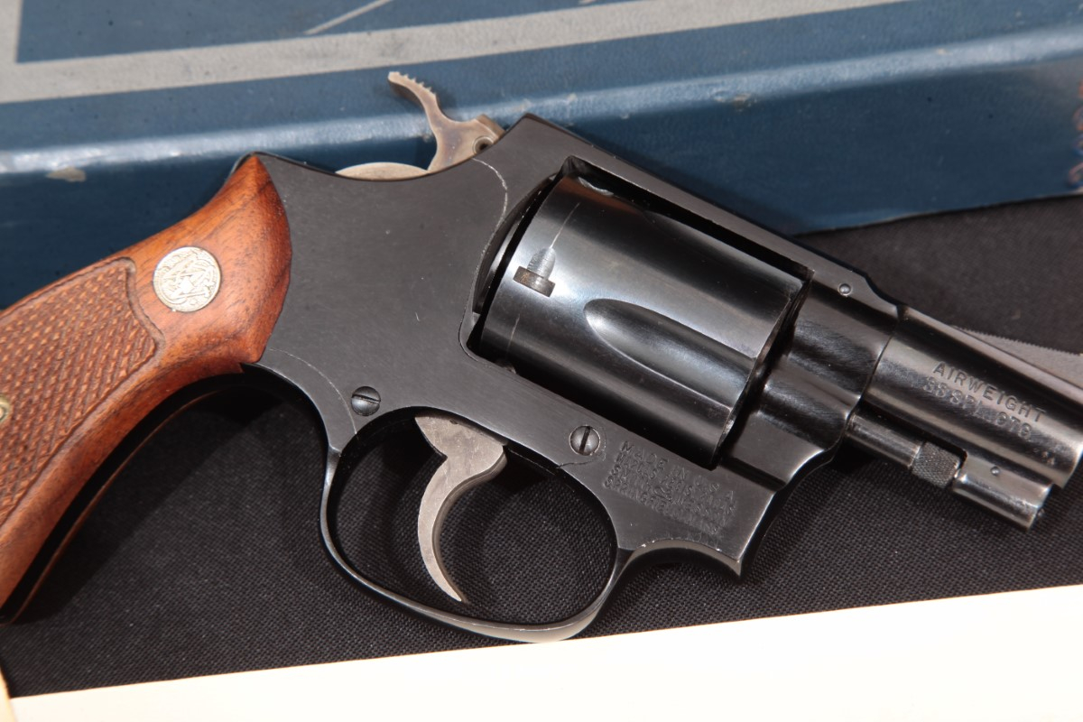 Smith & Wesson S&W Model 37 The .38 Chiefs Special Airweight, Blue ...