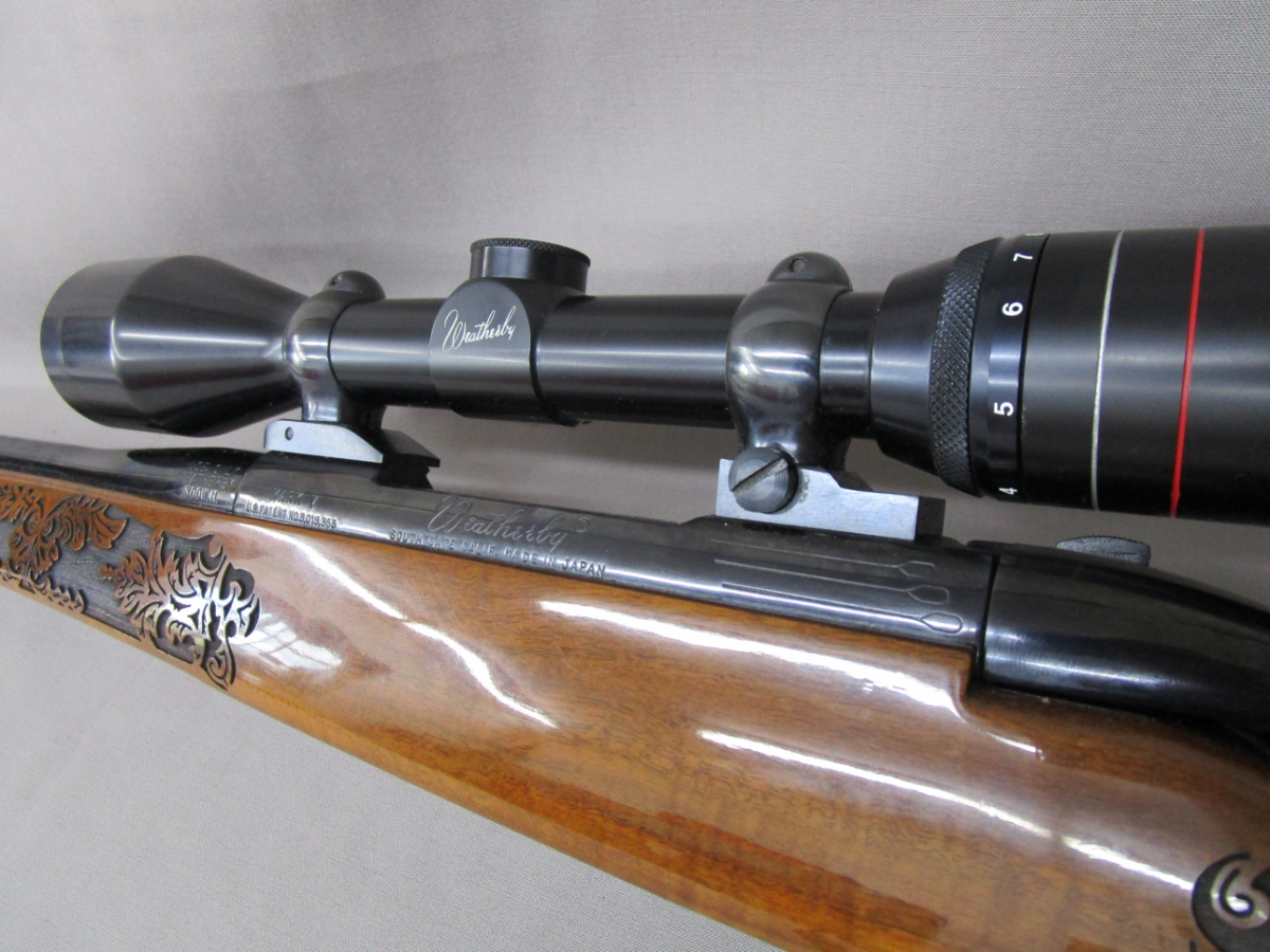 Mark V Lazermark 300 WBY Mag with Weatherby Scope Pristine
