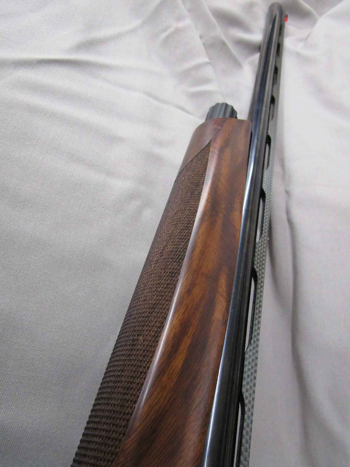 Benelli Ethos 20 Gauge Inertia Driven CrioBarrel SPA Urbino in Excellent condition, Receiver is Engraved Nickel Plated Alloy - Picture 6