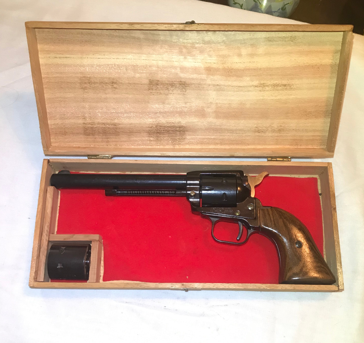 heritage-arms-rough-rider-revolver-22-lr-caliber-and-22wmr-cylinder-6-5