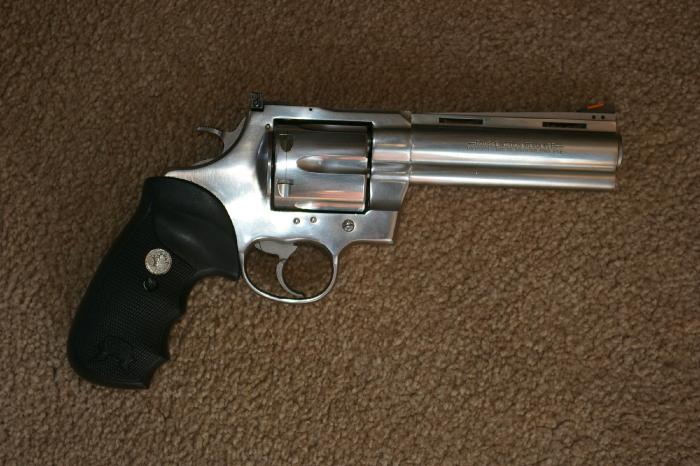 Colt Anaconda 44 magnum RARE 5 inch barrel..like new!!