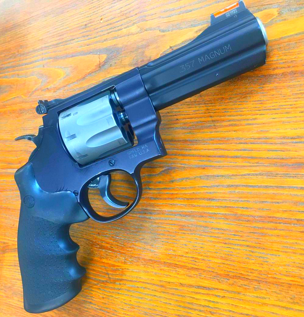 Smith & Wesson 327 Personal defense .357magnum 8-Shot w/Titanium Cylinder Revolver .357 Magnum - Picture 4