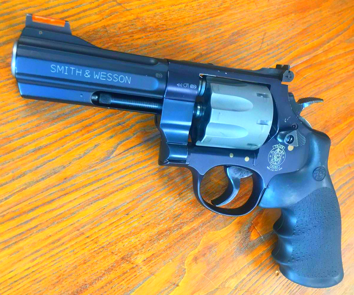 Smith & Wesson 327 Personal defense .357magnum 8-Shot w/Titanium Cylinder Revolver .357 Magnum - Picture 5