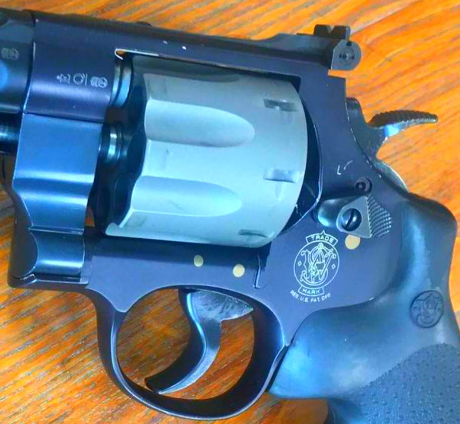 Smith & Wesson 327 Personal defense .357magnum 8-Shot w/Titanium Cylinder Revolver .357 Magnum - Picture 6