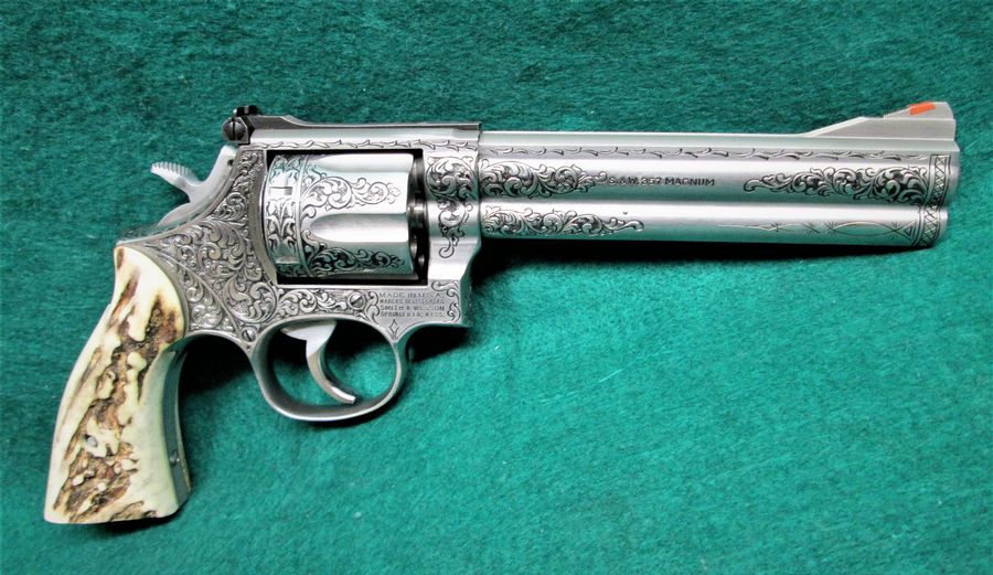 SMITH & WESSON - ENGRAVED BY CLINT FINLEY - MODEL 686 BEAUTIFULLY ENGRAVED & W/STAG GRIPS.