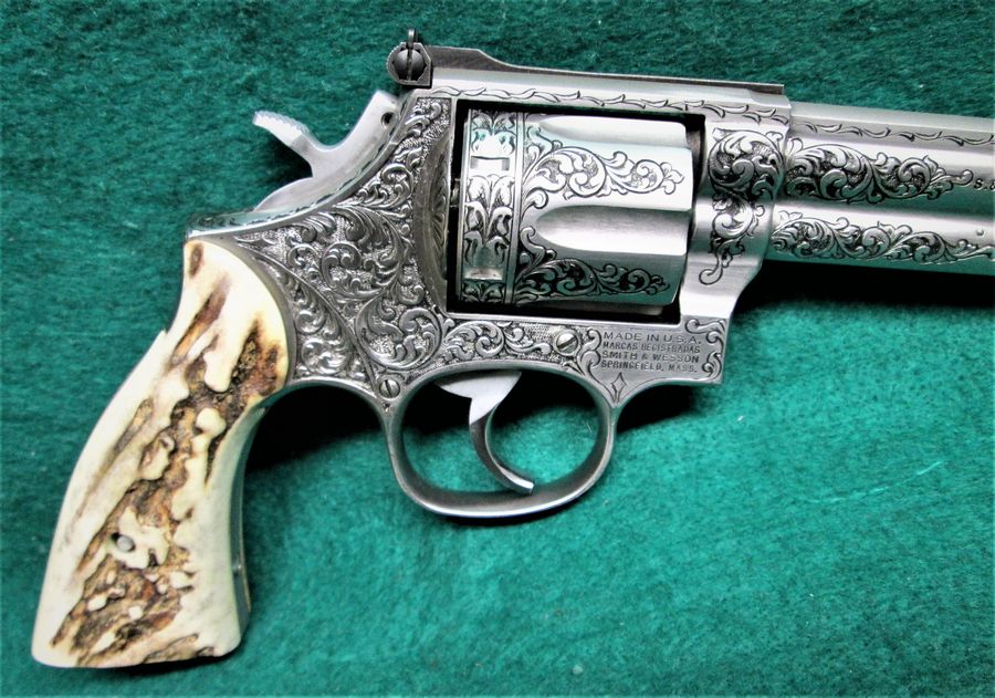 SMITH & WESSON - ENGRAVED BY CLINT FINLEY - MODEL 686 BEAUTIFULLY ENGRAVED & W/STAG GRIPS. - Picture 2