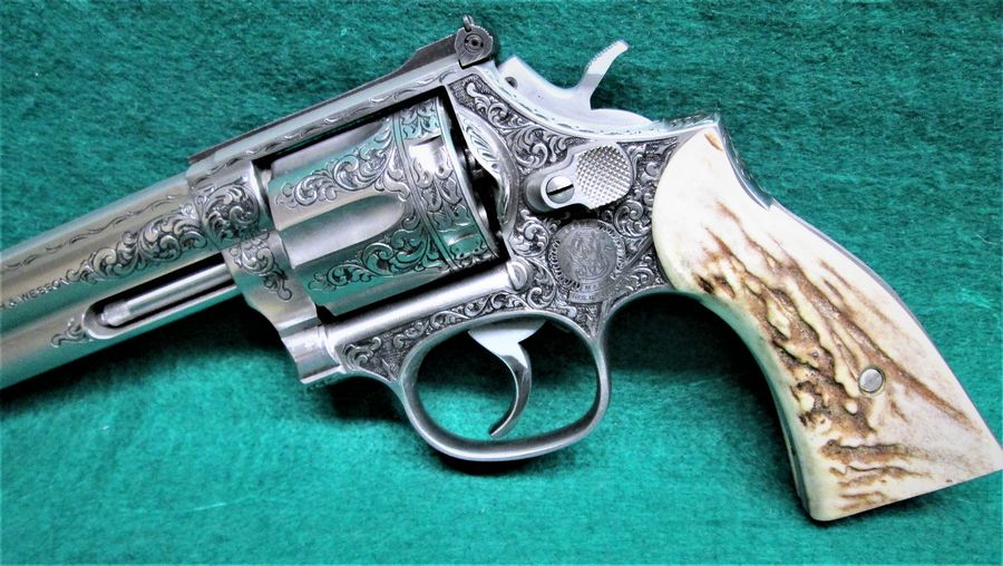 SMITH & WESSON - ENGRAVED BY CLINT FINLEY - MODEL 686 BEAUTIFULLY ENGRAVED & W/STAG GRIPS. - Picture 5